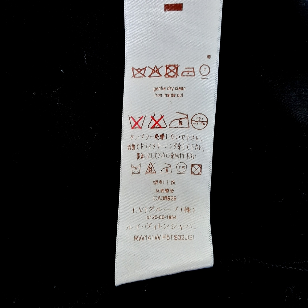 SOLD Louis Vuitton authentic sequins logo black tee - Picture 9 of 10